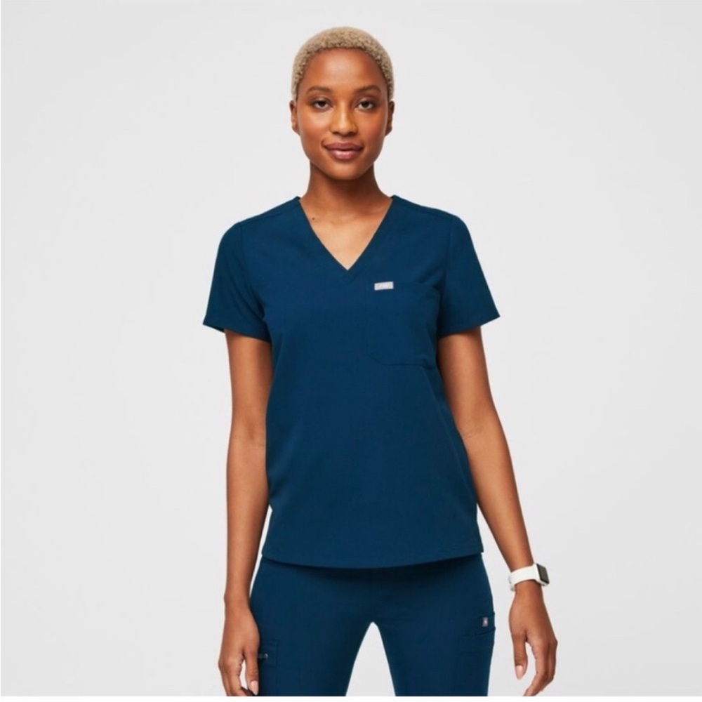 Figs Catarina one pocket scrub top, deep reef color